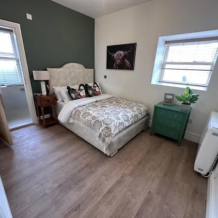 Dog Friendly 3 Bedroom Lejlighed *