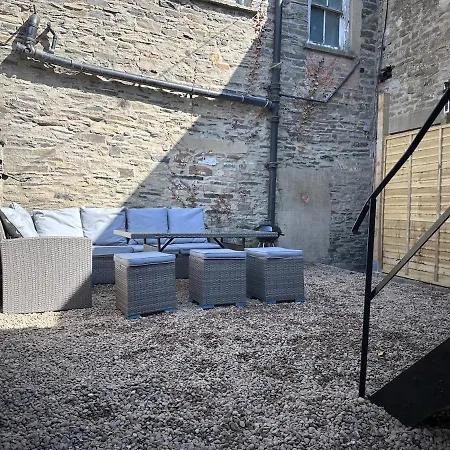 Dog Friendly 3 Bedroom Lejlighed *