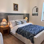 Apartment Dog Friendly 3 Bedroom
